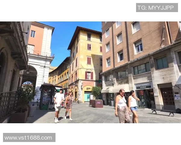 意大利街头漫步的足球明星们与城市风景的完美邂逅